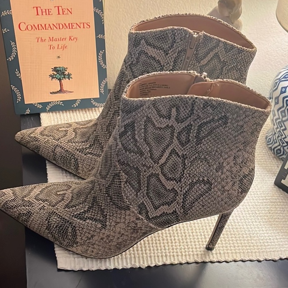 Express Gray Heeled Boots with Intricate Detailing